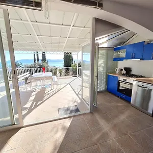 https://laurem-apartment.primorje-gorskikotar.com