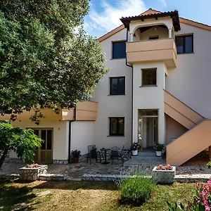 https://rimbaldo-apartments.primorje-gorskikotar.com